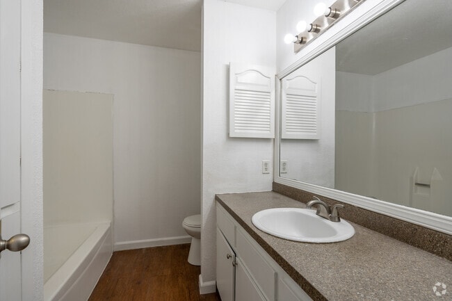 1BR, 1BA - 675SF