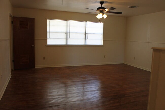 Photo - PRE -LEASING COLLEGE PROPERTY FOR AUGUST 1ST! 4 Bedroom/2 Bath/ 1-Car Garage