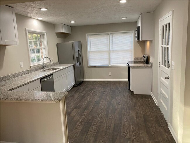 Photo - 2057 Willamette Way