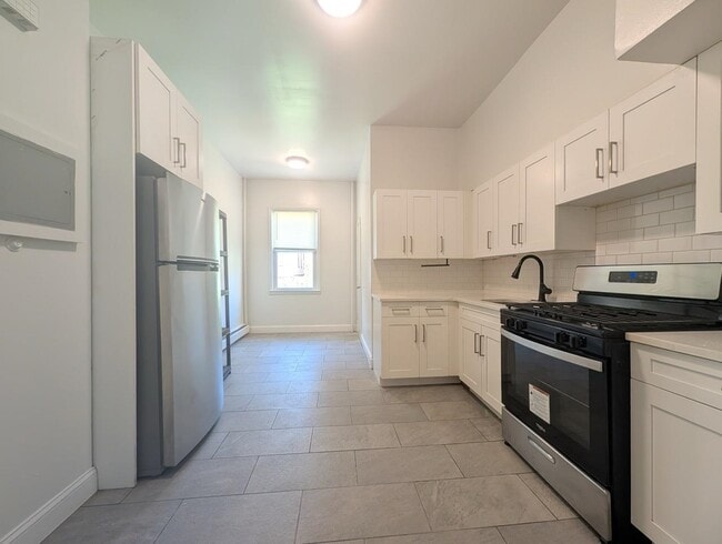 Building Photo - 267 Webster Ave Unit 1R