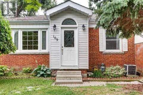 Photo - 109 Poyntz Ave
