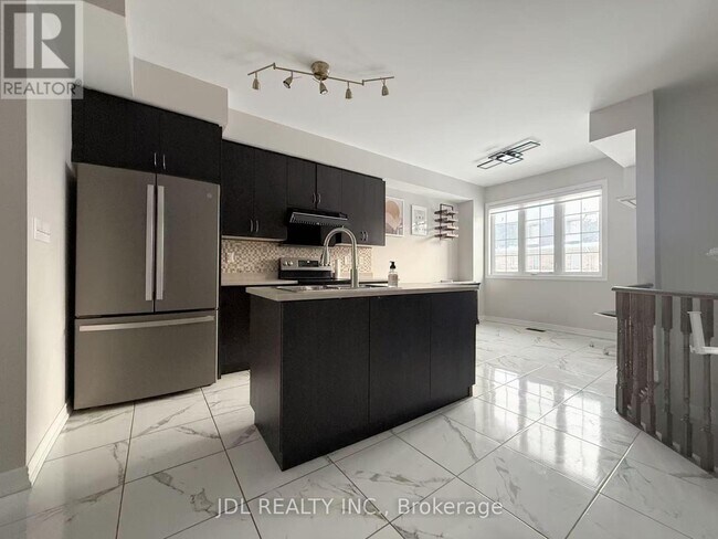 Photo - 1374 Granrock Crescent