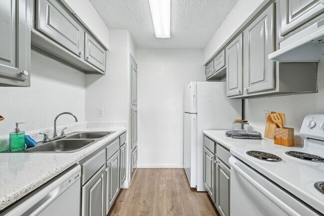 Pine Creek Apartments