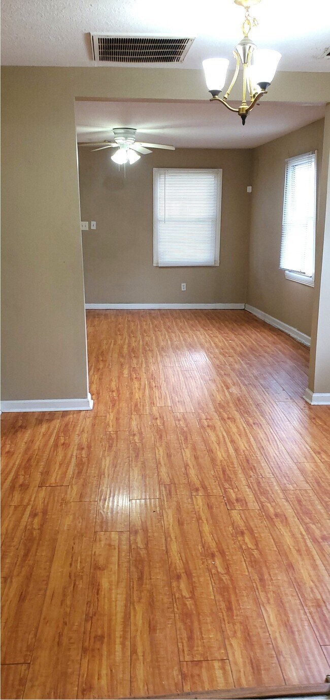 Photo - 4515 White Rock St