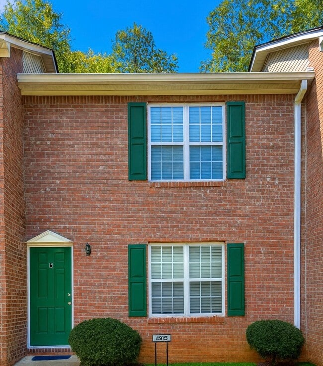 Building Photo - 2-bedroom townhome in great Gainesville location!