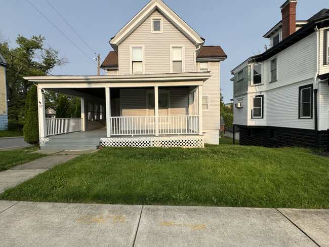 Building Photo - 12 S Wade Ave Unit House