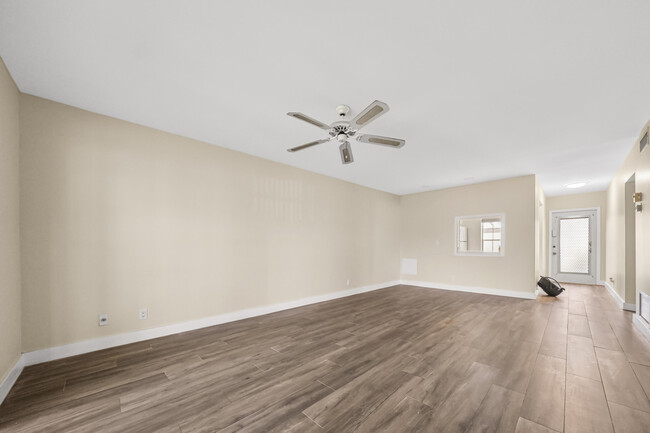 270 Cape Cod Cir Unit B