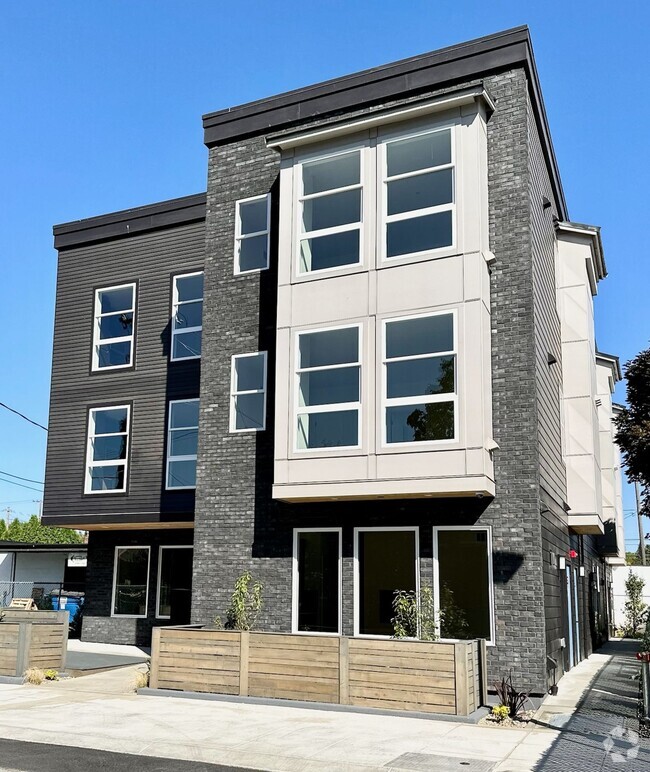 Building Photo - Clay Street Apartments