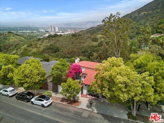 Building Photo - 3074 Lake Hollywood Dr Rental