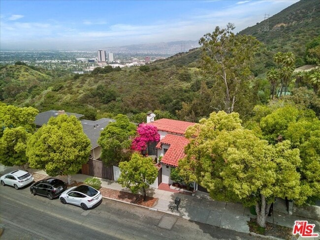 Building Photo - 3074 Lake Hollywood Dr Rental