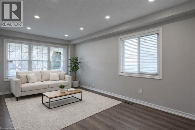 Photo - 7 Hollinrake Ave