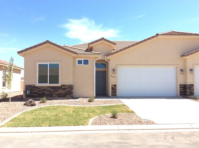 Building Photo - 3 Bed 2 Bath Townhome in Hurricane