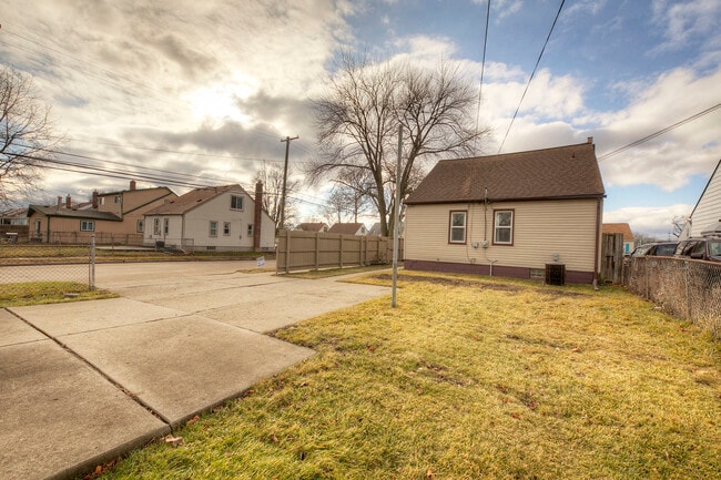 Photo - 5808 Gilman St