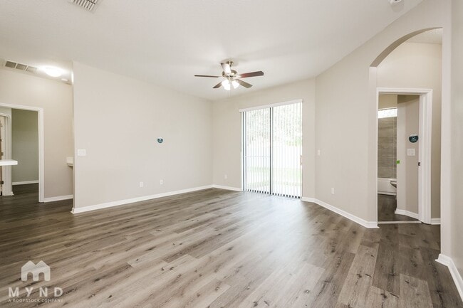 Photo - 4592 Sandhurst St