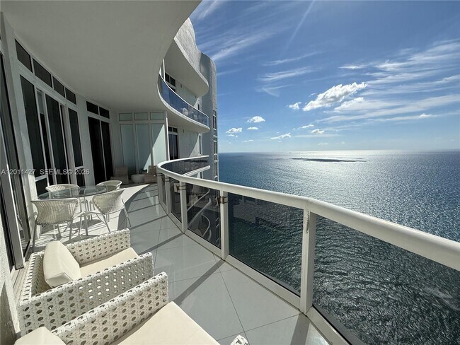 Building Photo - 15811 Collins Ave Unit 4207