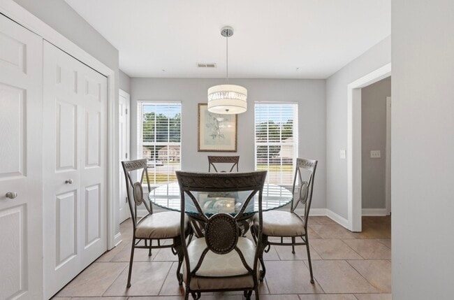 1525 Pine Brook Ct Unidad Shared Townhome