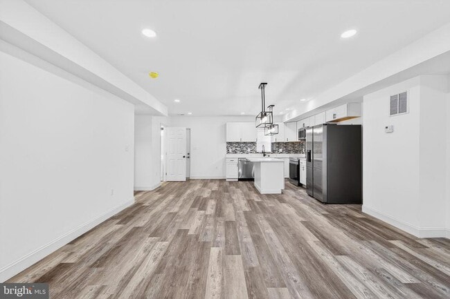 Photo - 2500 W Franklin St