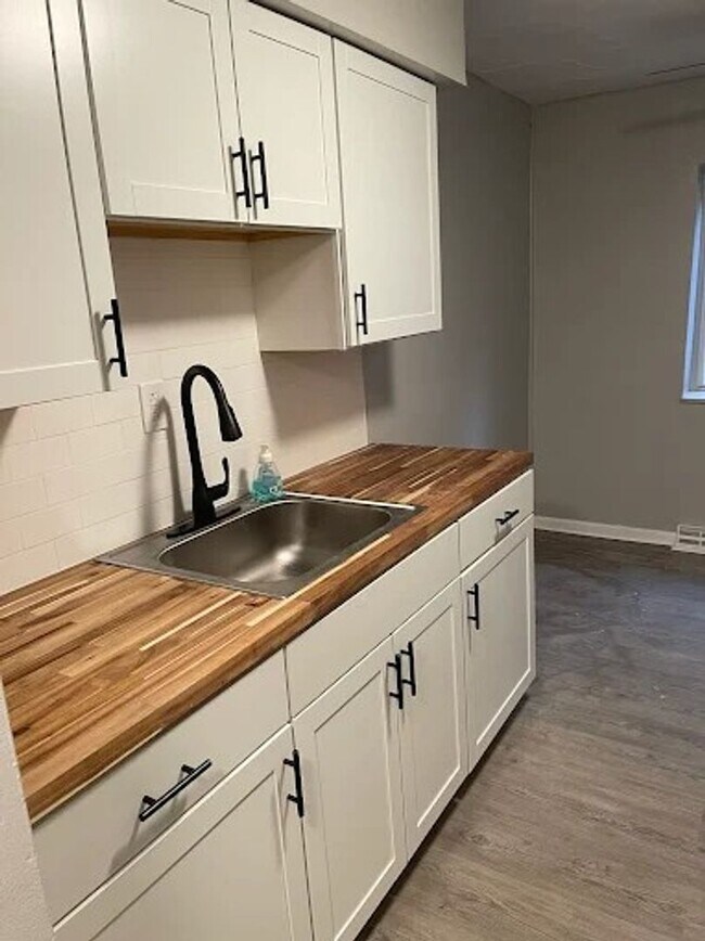 Freelander Apartments