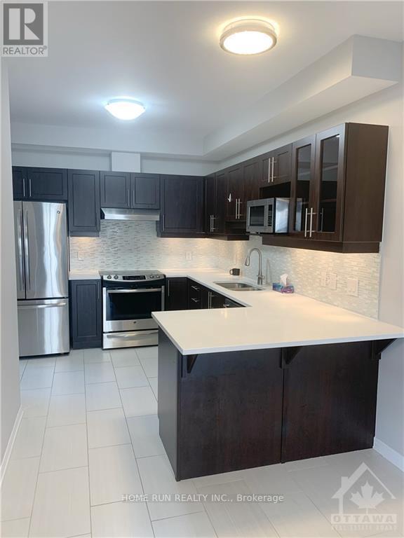 Photo - 488 Dundonald Dr