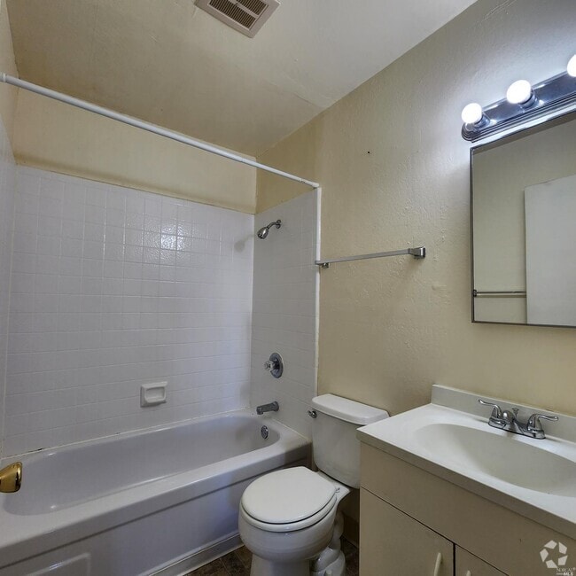 Building Photo - 1567 Alamo Dr Unit 1 Rental