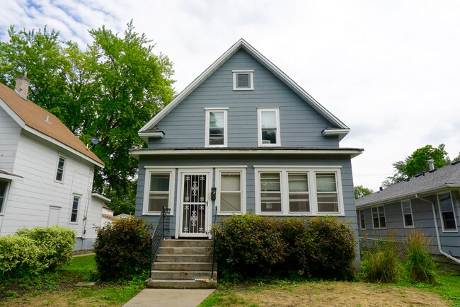 Photo - Affordable 5-Bedroom House - Close to U of...