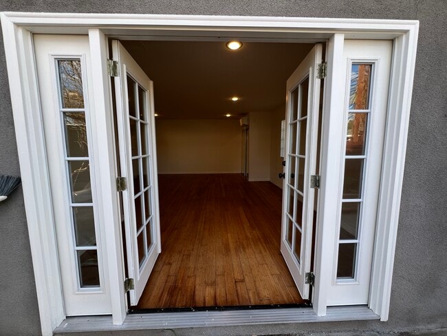 Photo - 19049 Friar St