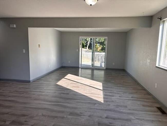 Photo - 5 Bedroom, 2 Bath in the Silver Beach Area!