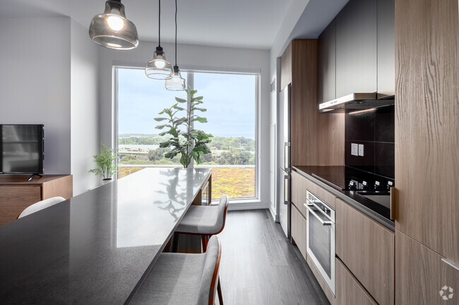 2 BR, 1 BA - 655 SF