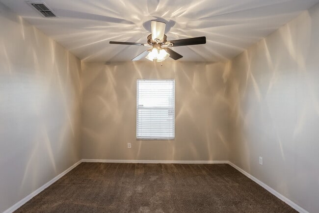 Photo - 221 Lookout Dr