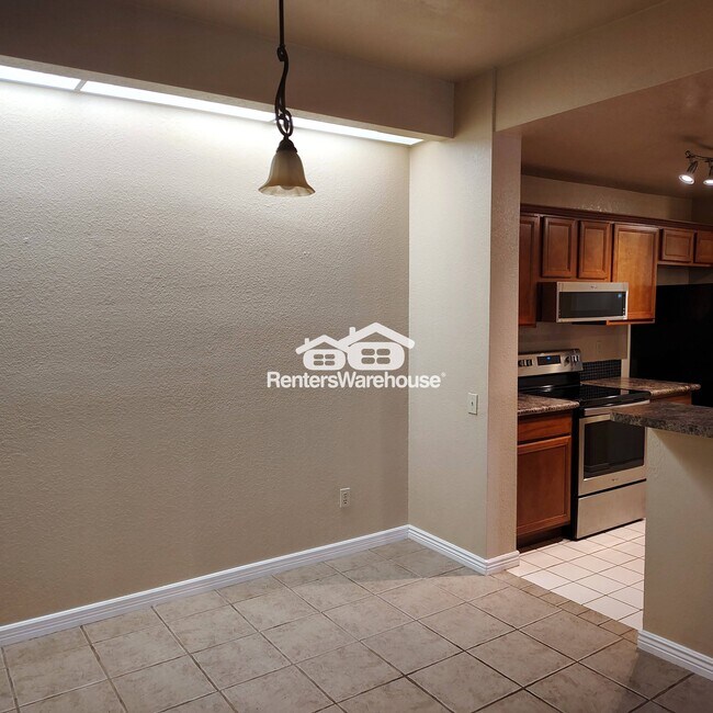 Photo - 2035 S Elm St Unidad 144