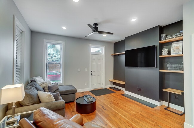 Photo - 731 Hamlet St