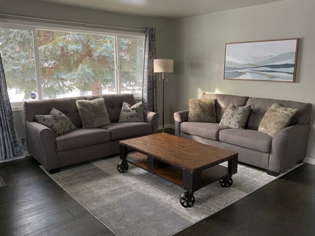 Living - 237 Fair Park Dr