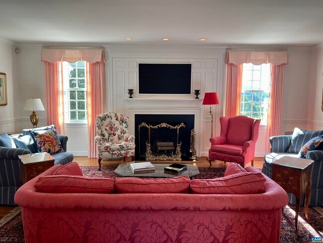 Photo - 15 Ednam Village St