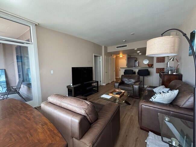 Photo - Modern Downtown Condo with Balcony, Pool, ...