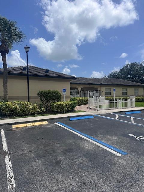 Building Photo - 2040 Greenview Shores Blvd Rental