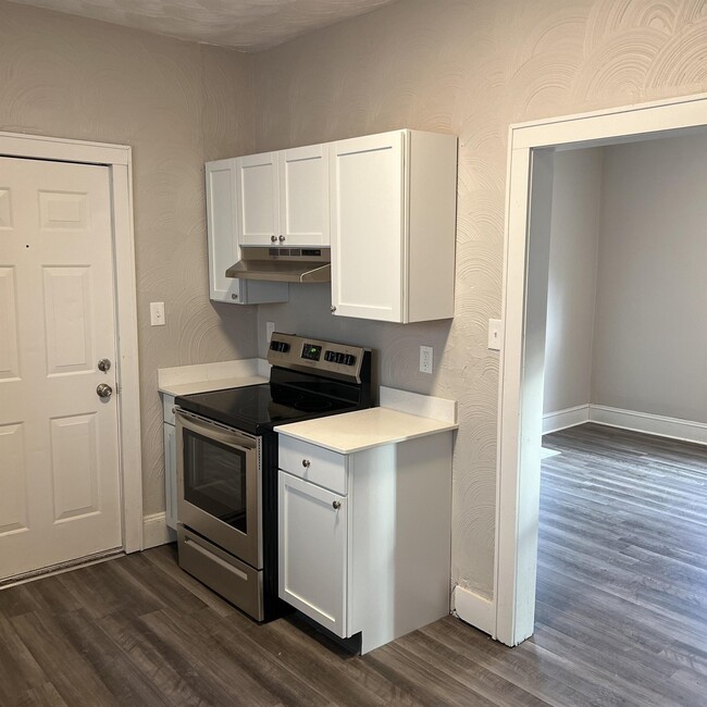 Photo - 931 Peerless Ave