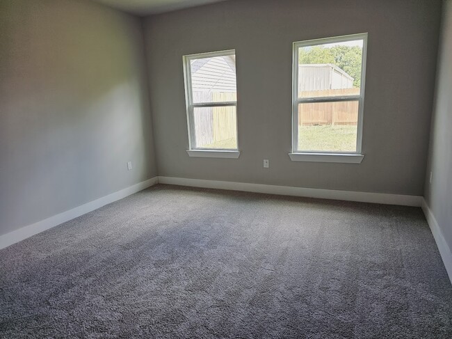 Photo - 615 Lettie St
