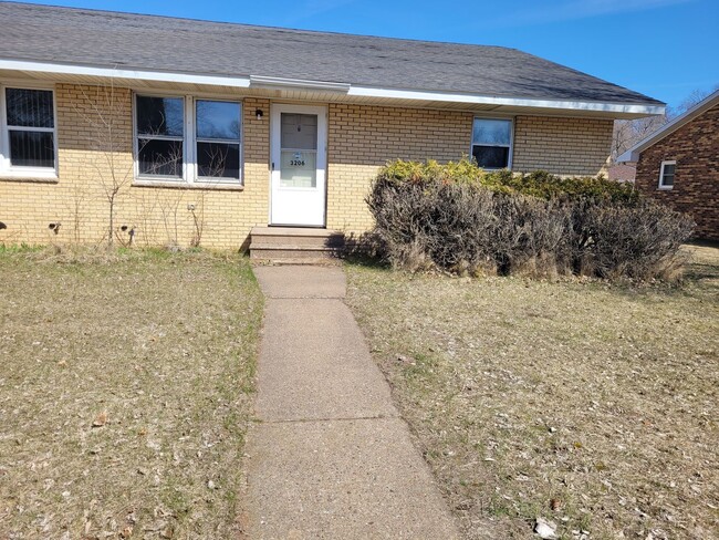 Building Photo - 3204-3206 Runway Ave Unit 3206 Runway Ave