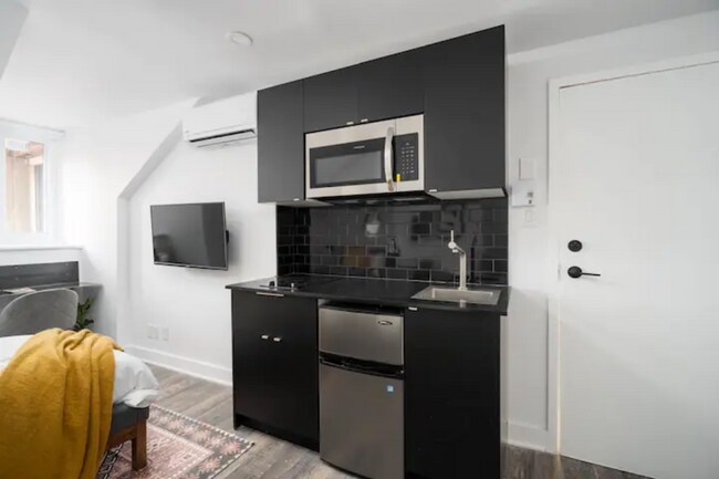 Photo - 2020 Saint Denis St Unit 403