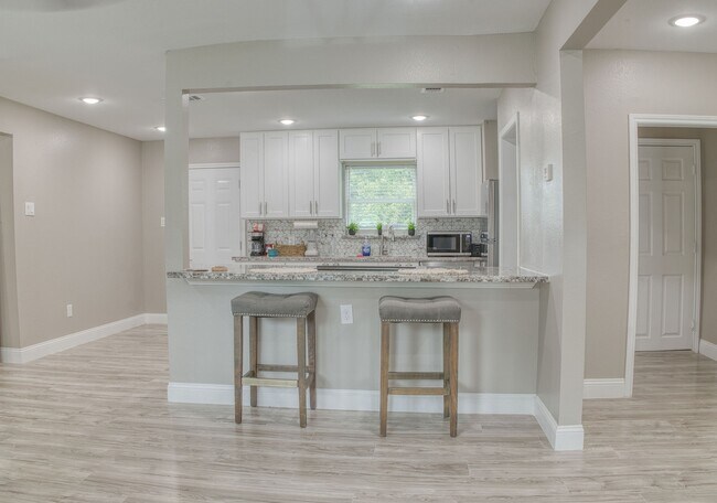 Photo - 8150 Herschelwood St
