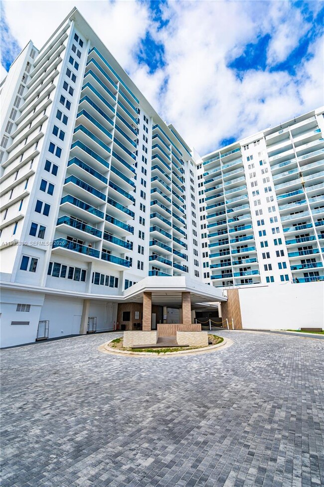 2301 Collins Ave Unit 1425