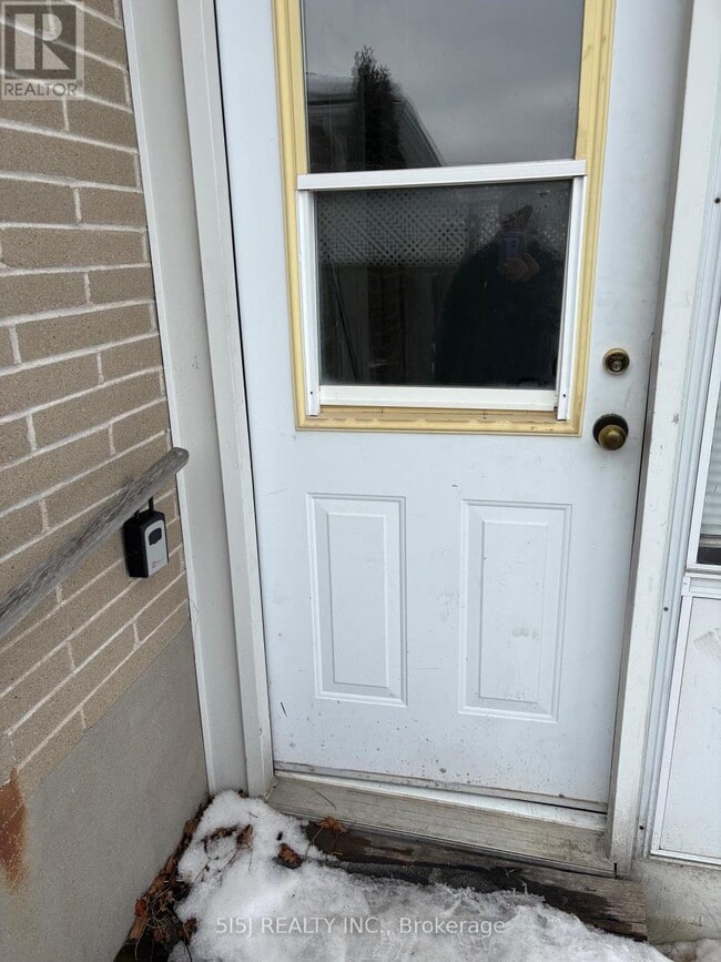 Photo - 473 Gibbons St