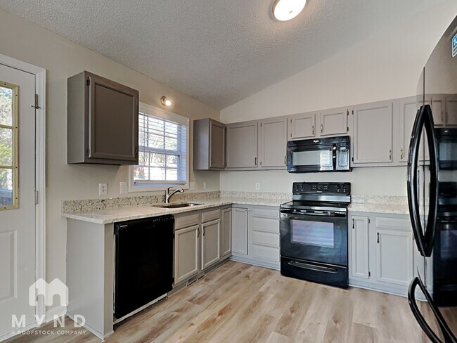 Photo - 832 St Andrews Pl