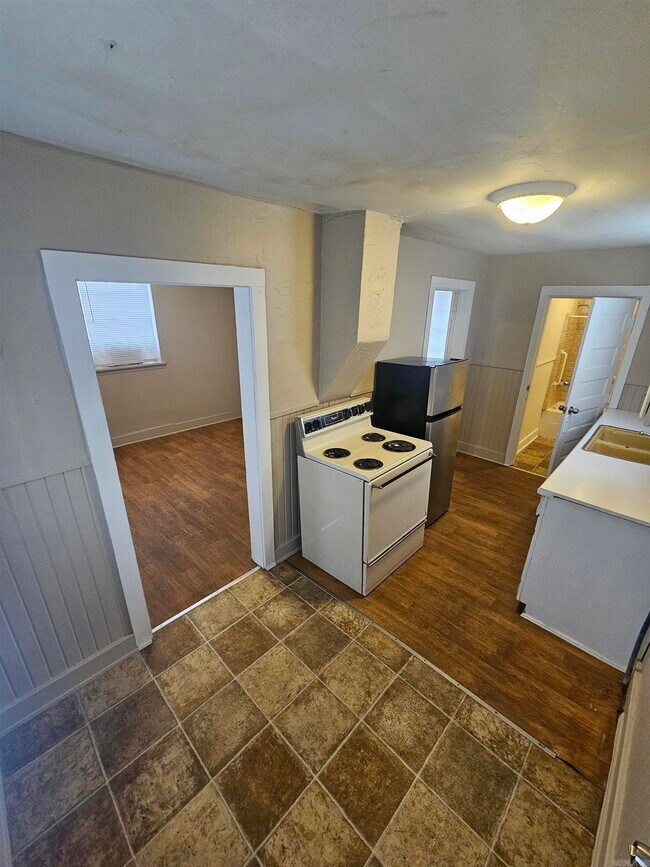 Photo - 916 N Poplar St Townhome