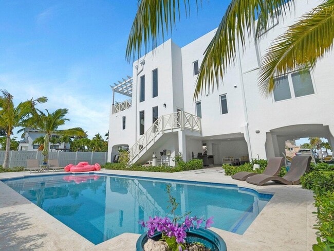 Photo - 317 E Seaview Cir