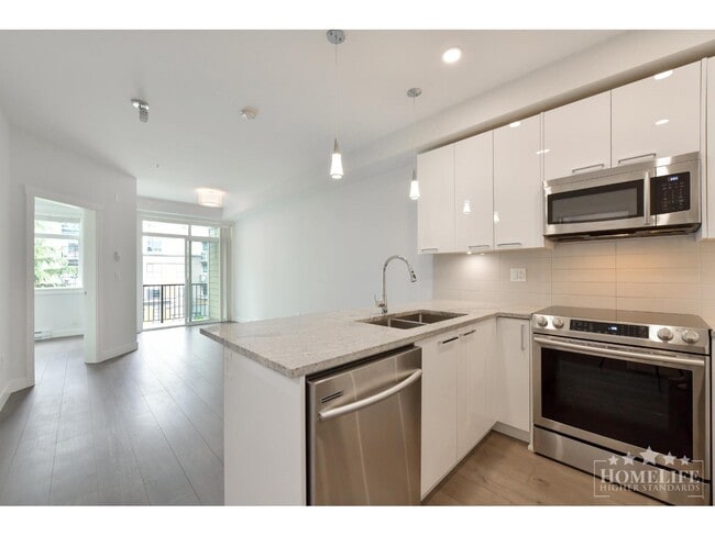 Photo - 20696 Eastleigh Crescent Unit 318