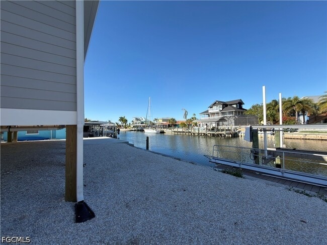 Photo - 2381 Oleander St