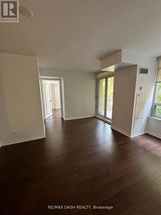 Photo - 60 St Clair Ave W Unité 207