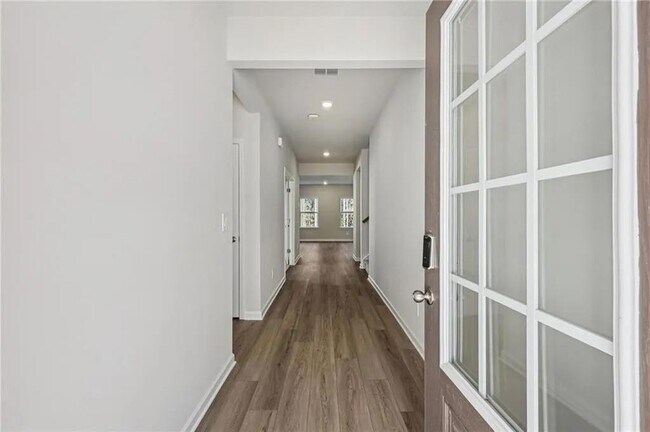 Photo - 265 Sequoia Ln