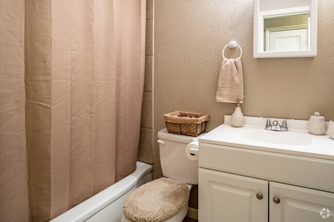 1BR, 1BA - 550SF